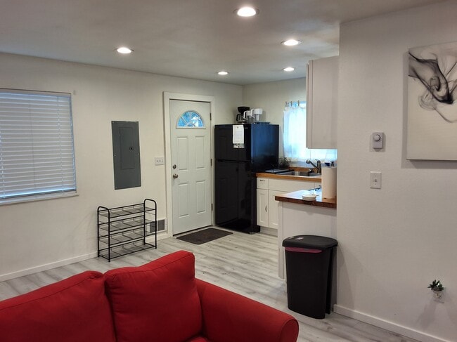 Building Photo - 720 S Southern St