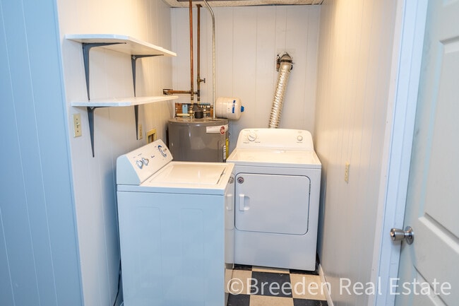 Building Photo - 160 Crump St