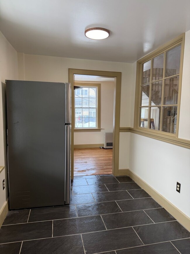 Building Photo - Alesia, LLC