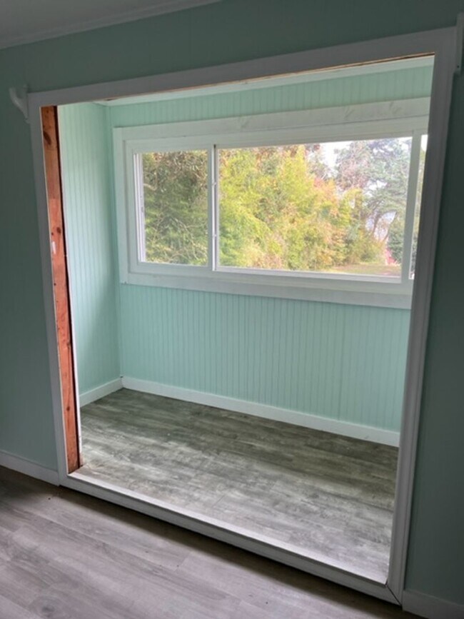 Building Photo - Long term rental with Sound views!