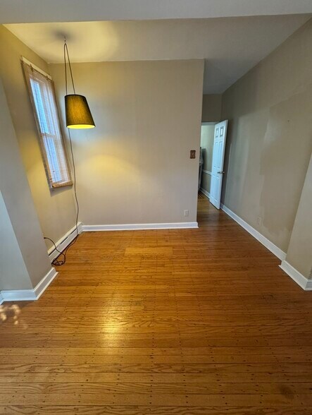 Bedroom - 1240 Pratt St