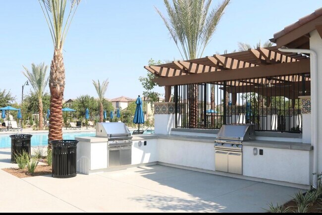 Building Photo - 30474 Downtown Way