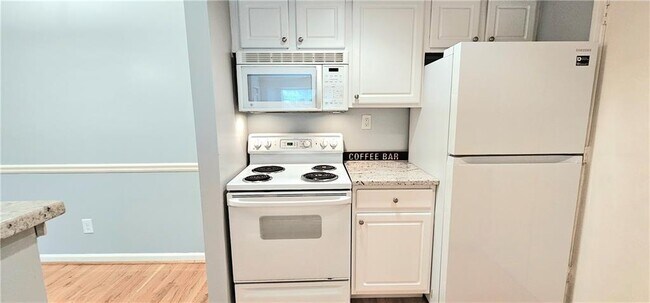 Building Photo - 2060 Chastain Park Ct NE