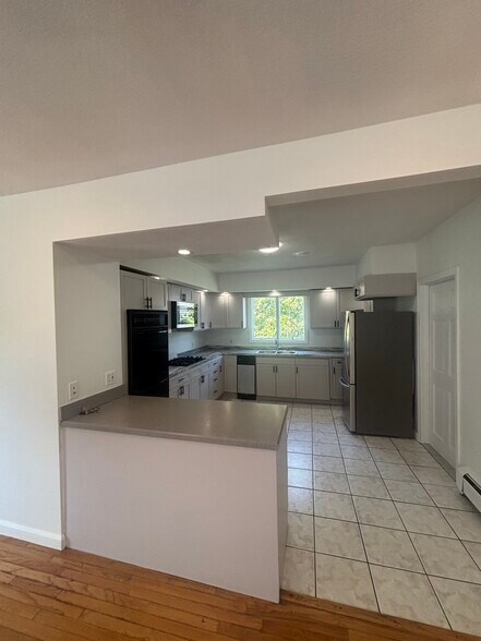 Building Photo - 33 Appleton St