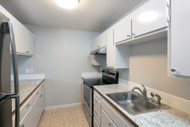 Building Photo - Glen Grove Apartments