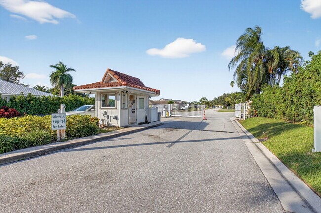 Building Photo - 4690 Palo Verde Dr