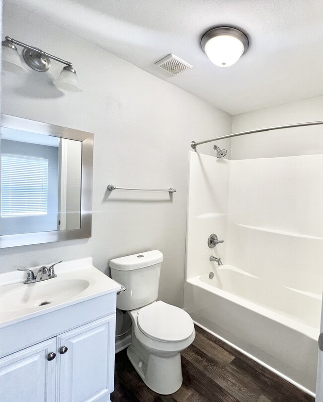 Building Photo - 601 Skyview Dr