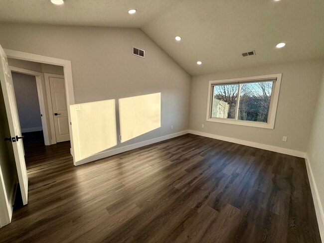 Building Photo - 2613 Ashbrooke Dr