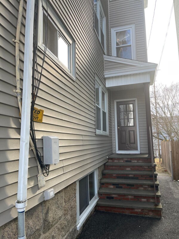 Building Photo - 37 Eaton St