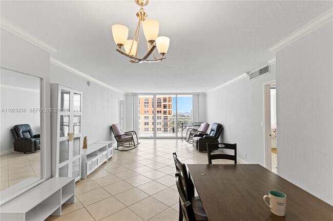 Building Photo - 2030 S Ocean Dr