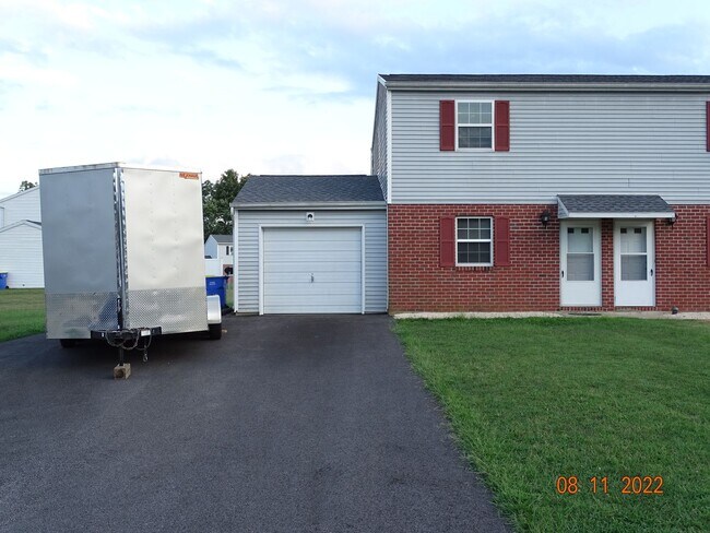 Building Photo - 2 BR Townhome In Dover School District