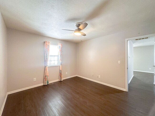 Building Photo - 1332 S Elizabeth St