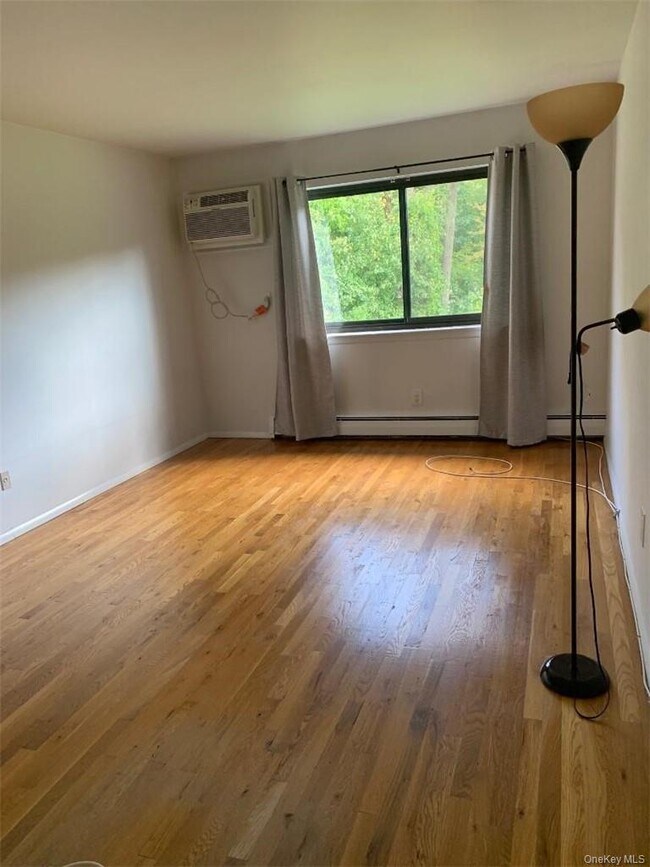 Building Photo - 12 Charles Ln