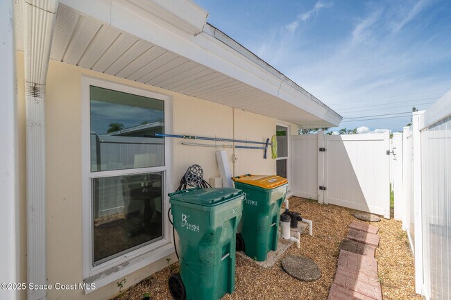 Building Photo - 458 Sandpiper Dr