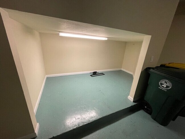 Building Photo - Midtowne