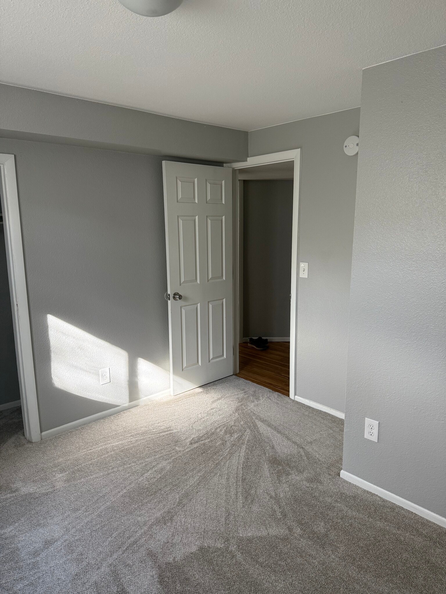 Building Photo - 1917 Oakwood Dr