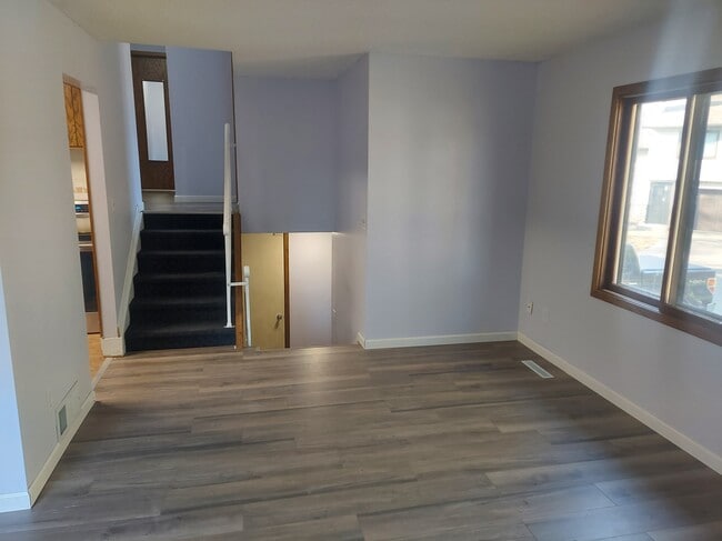 Building Photo - Dreamland Home Ventures
