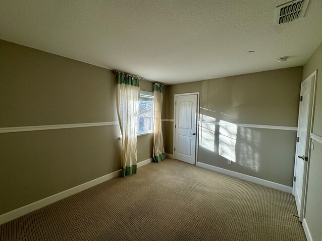 Building Photo - Beautiful Home in Lincoln! - 27 E Street