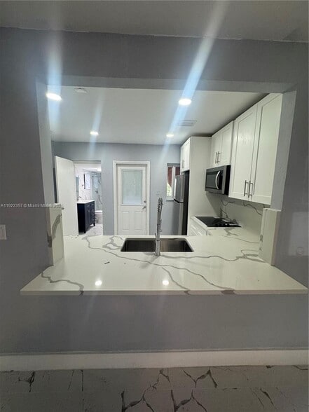 Building Photo - 1171 NE 161st Ter