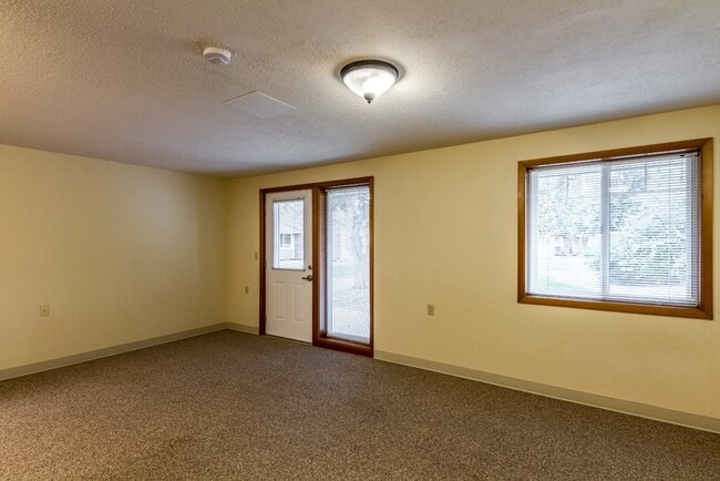 Building Photo - 3085 Resort St