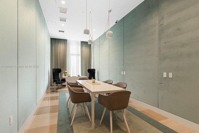 Building Photo - 2000 Metropica Wy