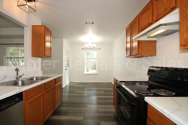 Building Photo - Charming 3-Bedroom Home Minutes from Fort ...