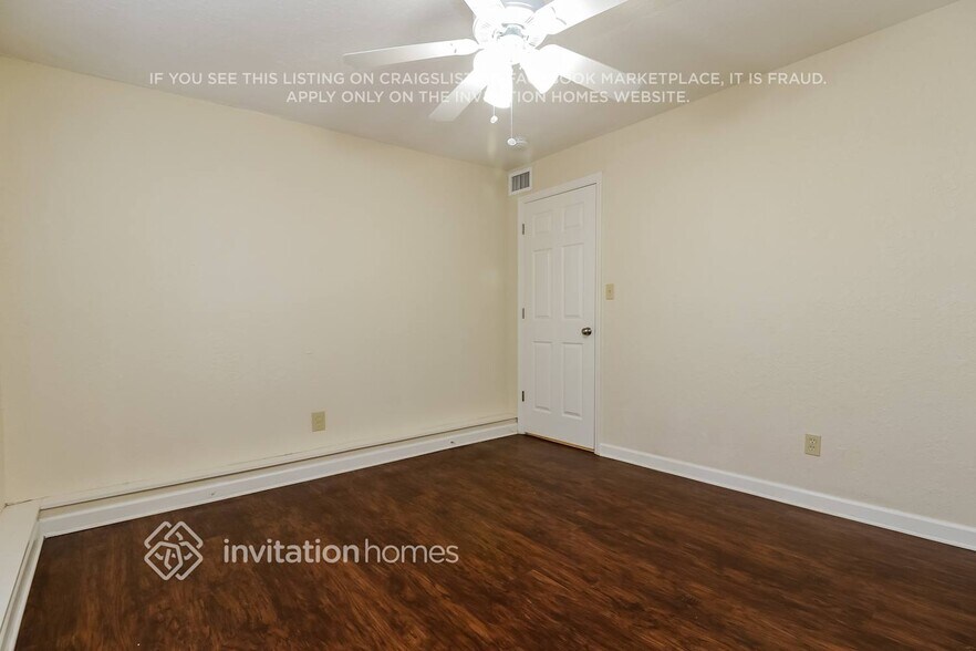 Building Photo - 1732 Rhoades Terrace