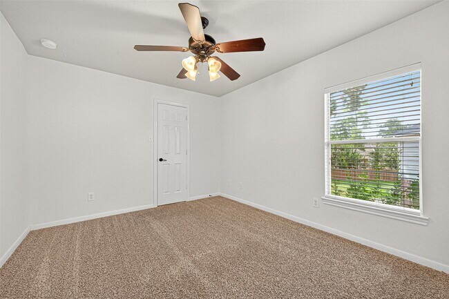 Building Photo - 15 Hadlock Pl