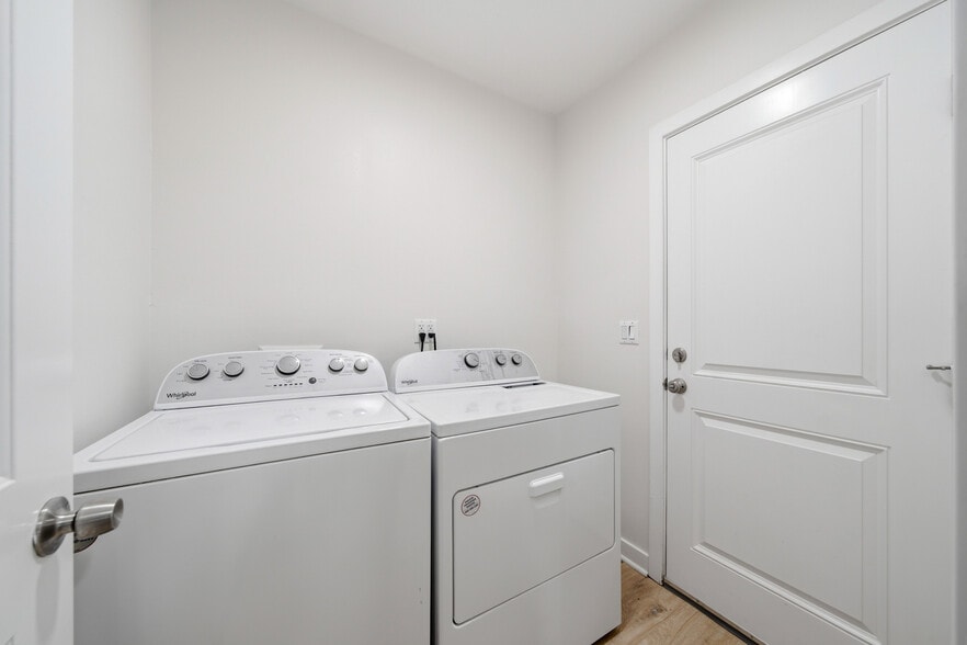 Building Photo - 16306 S Denver Ave