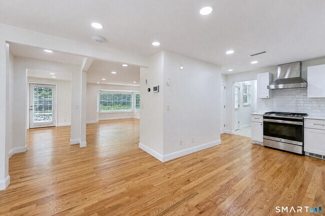 Building Photo - 47 Middle River Rd