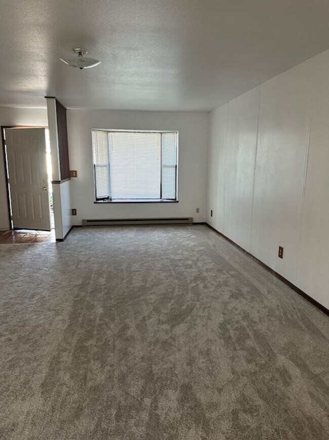 Building Photo - 429 Maple St