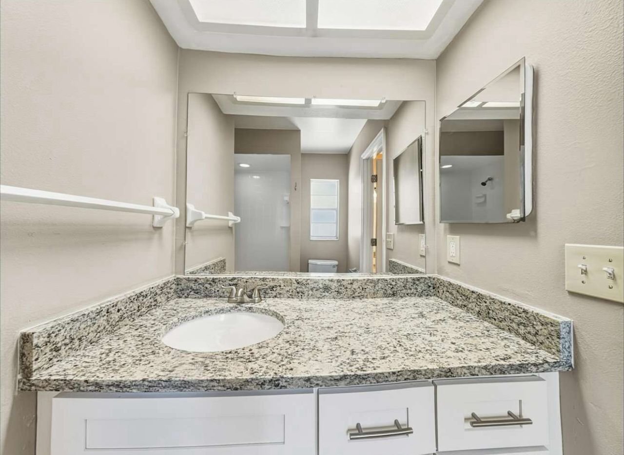 Building Photo - 613 Limetree Dr