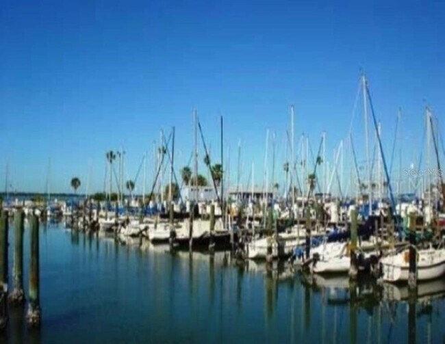 Building Photo - 240 Whisper Lake Rd