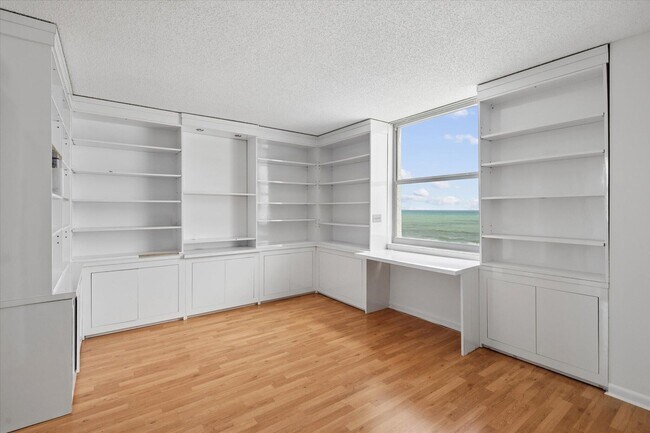 Building Photo - 1010 S Ocean Blvd