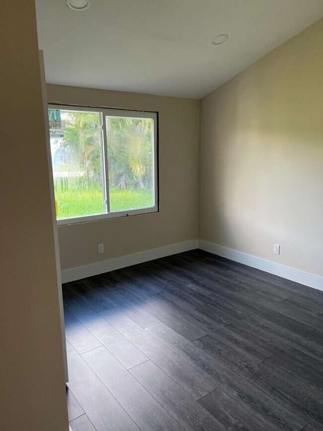 Building Photo - 3880 Home St