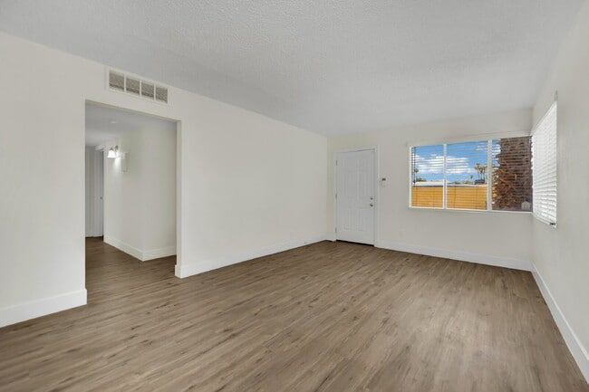 Building Photo - 1304 Rexford Pl
