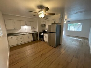 Building Photo - Camelback Courts