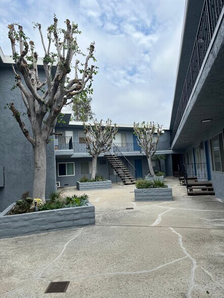 Building Photo - 10541 National Blvd