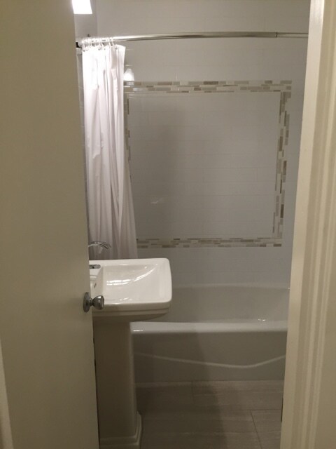Building Photo - Remodel Hardwood Floors, Quartz, SS Appli,...