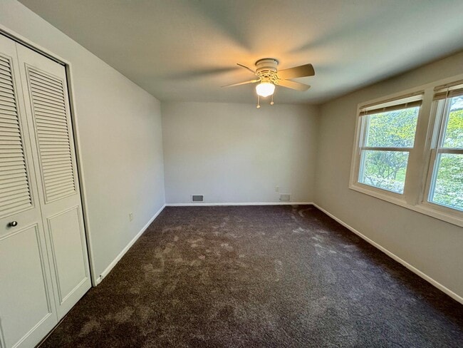 Building Photo - 2911 Tallow Ln