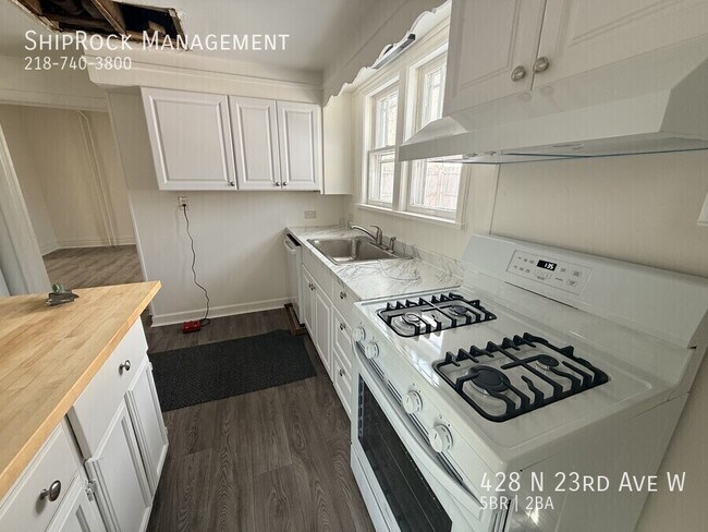 Building Photo - 428 N 23rd Ave W