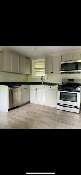 Building Photo - 8 Gaynor Pl