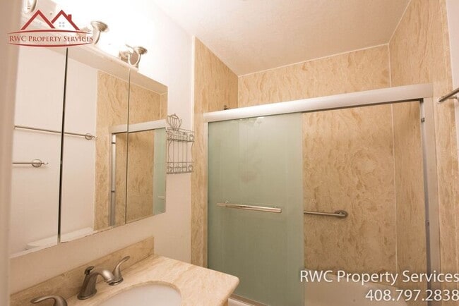 Building Photo - 4267 Will Rogers Dr