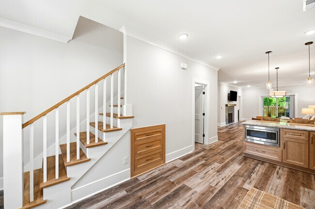 Building Photo - 117 Seagate Pl