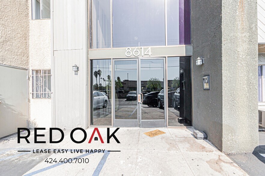 Building Photo - 8614 Woodley Ave