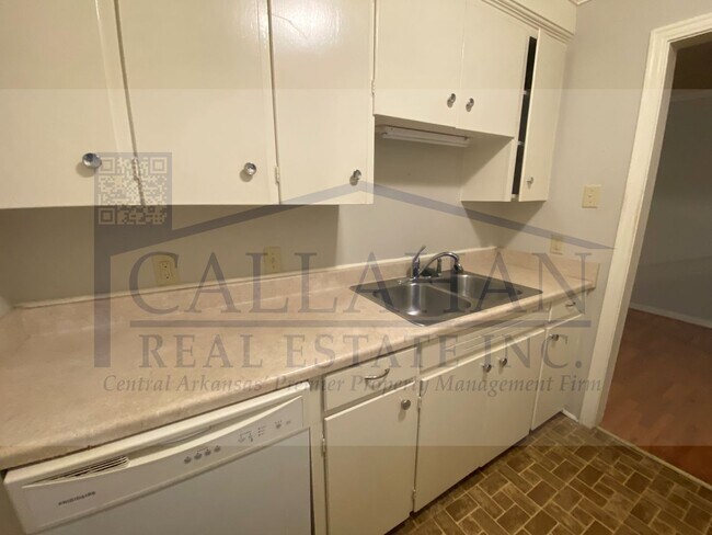 Building Photo - 2 Bedroom Duplex