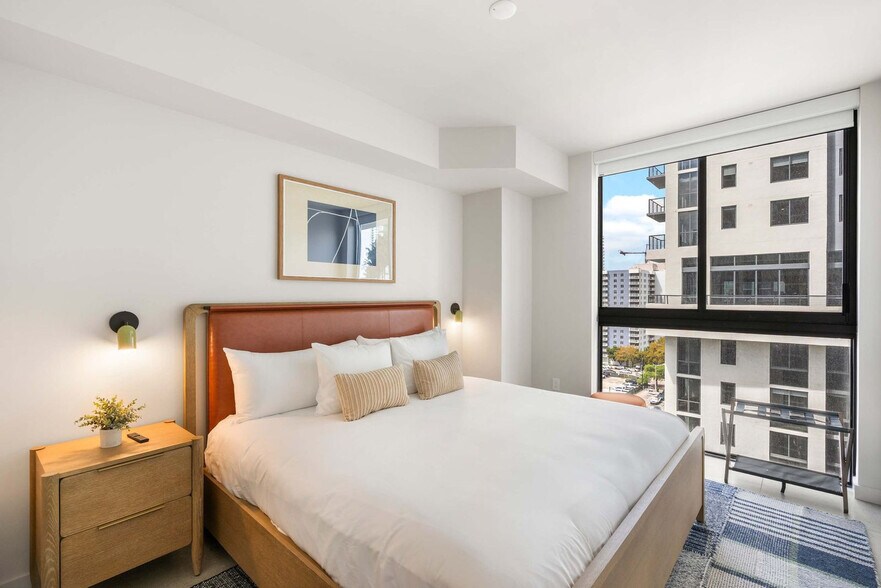 Building Photo - 11 NE 6th St