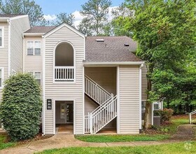 Building Photo - Charming 2BR Condo in Raleigh exelent loca...