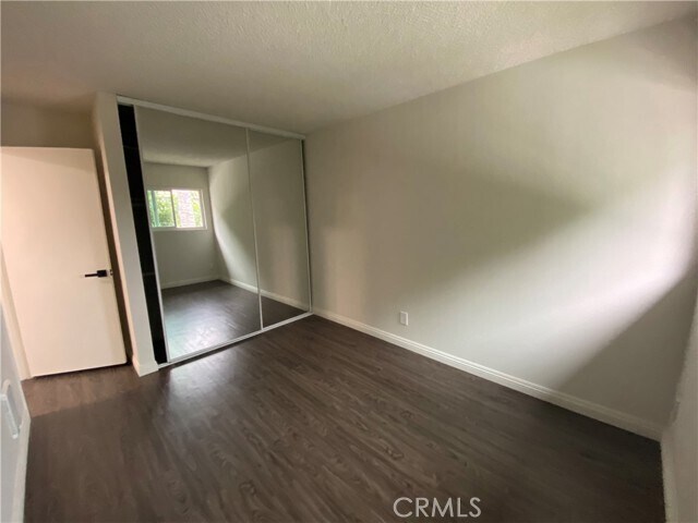 Building Photo - 25400 Oak St