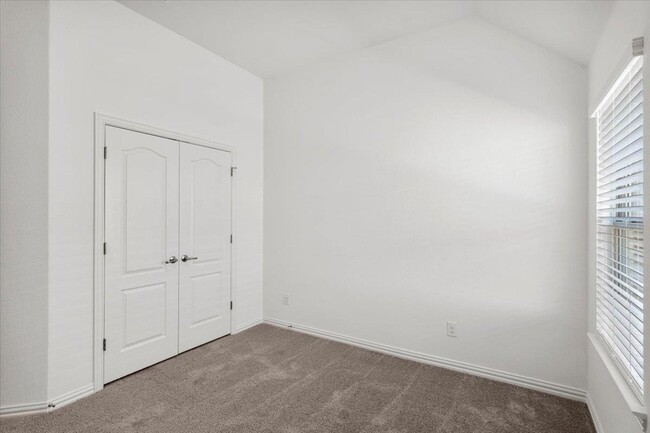 Building Photo - 1425 Cole Ests Dr